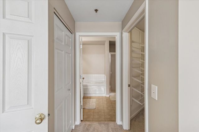 3100 Town Square Drive 308, Rolling Meadows, IL 60008