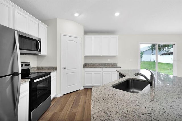 15605 SW 49TH AVE ROAD, Ocala, FL 34473