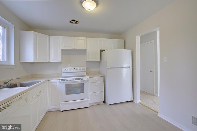 9202 SURRATTS MANOR DR, Clinton, MD 20735