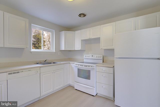 9202 SURRATTS MANOR DR, Clinton, MD 20735