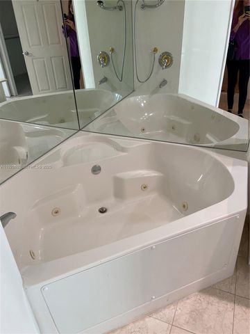 3370 Hidden Bay Dr 1914, Aventura, FL 33180