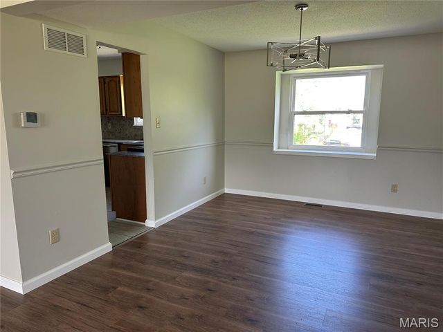 729 N Yosemite Court, St Peters, MO 63376