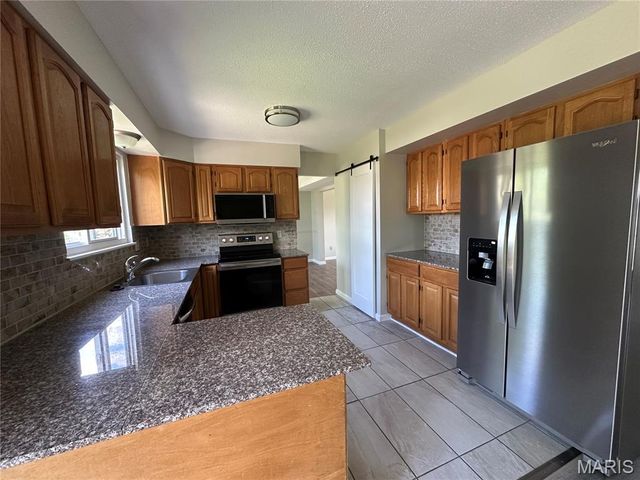 729 N Yosemite Court, St Peters, MO 63376