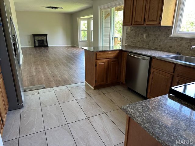 729 N Yosemite Court, St Peters, MO 63376