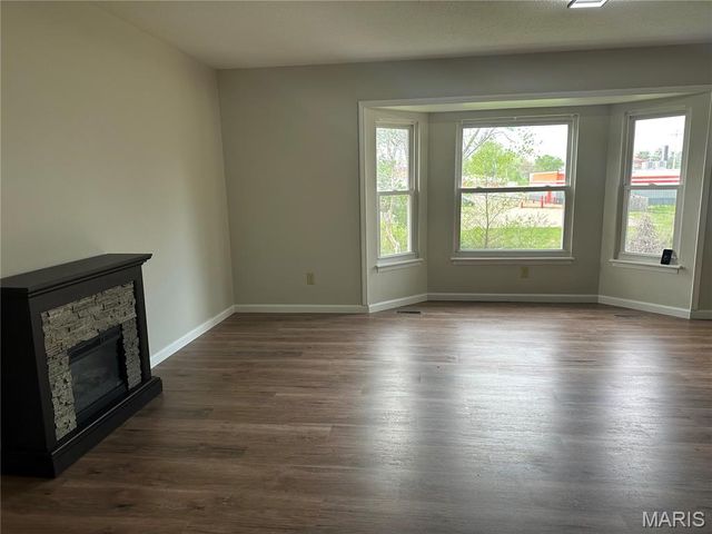 729 N Yosemite Court, St Peters, MO 63376