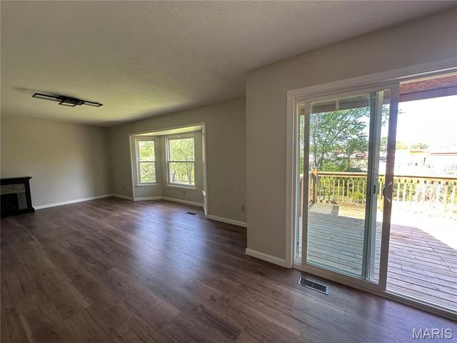 729 N Yosemite Court, St Peters, MO 63376