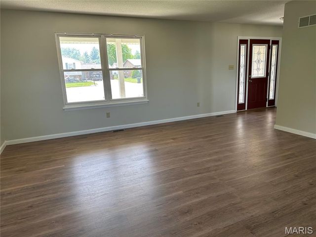 729 N Yosemite Court, St Peters, MO 63376