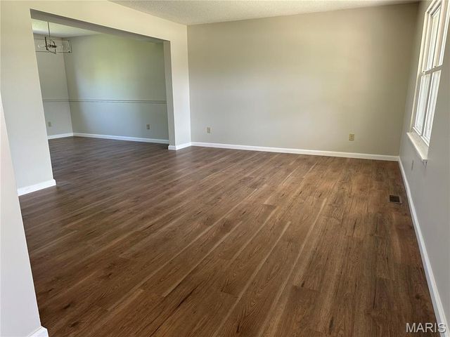 729 N Yosemite Court, St Peters, MO 63376