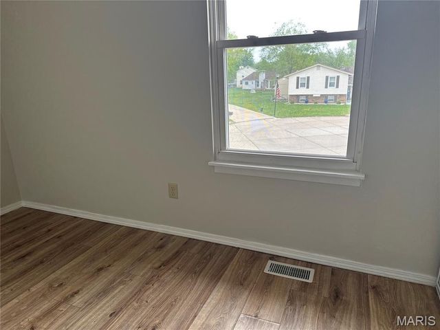 729 N Yosemite Court, St Peters, MO 63376