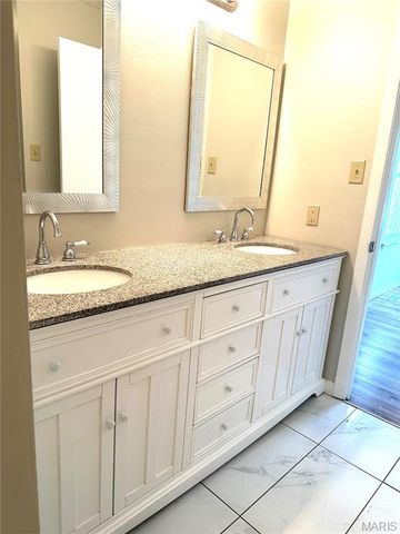 729 N Yosemite Court, St Peters, MO 63376