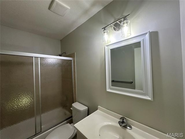 729 N Yosemite Court, St Peters, MO 63376