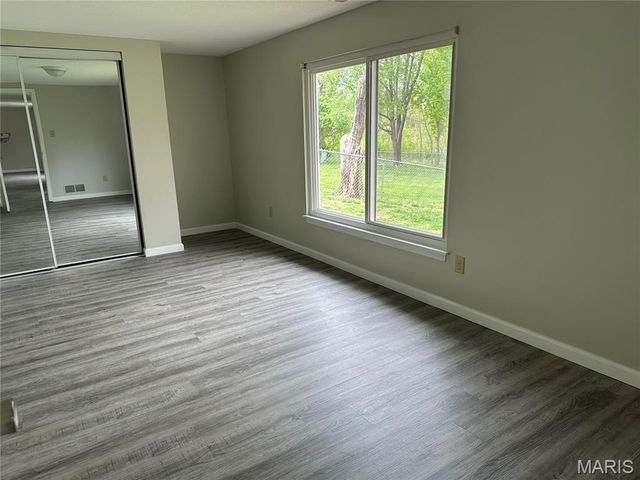 729 N Yosemite Court, St Peters, MO 63376