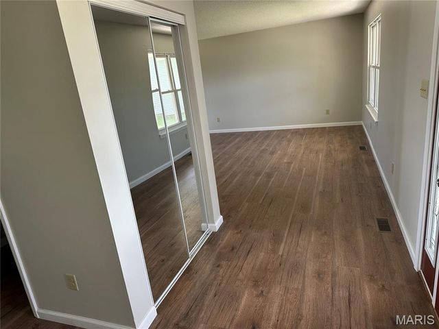 729 N Yosemite Court, St Peters, MO 63376