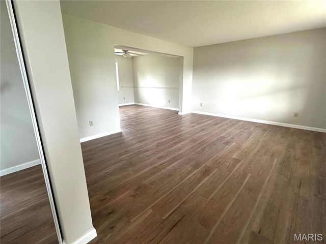 729 N Yosemite Court, St Peters, MO 63376