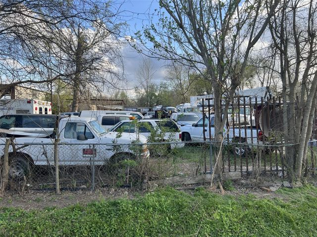 380 Airway Drive, Houston, TX 77037