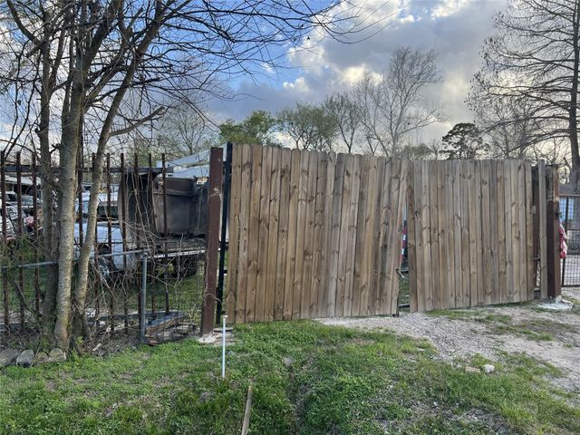 380 Airway Drive, Houston, TX 77037