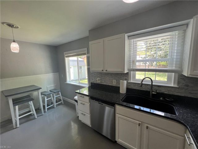 9535 Sherwood PL, Norfolk, VA 23503