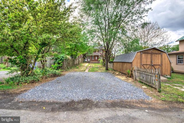 225 N COLLEGE ST, Carlisle, PA 17013