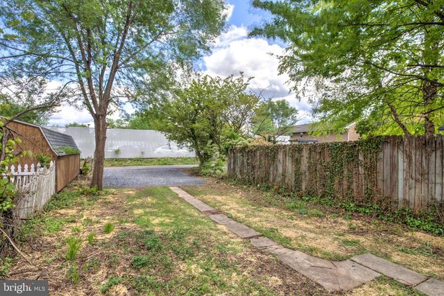 225 N COLLEGE ST, Carlisle, PA 17013