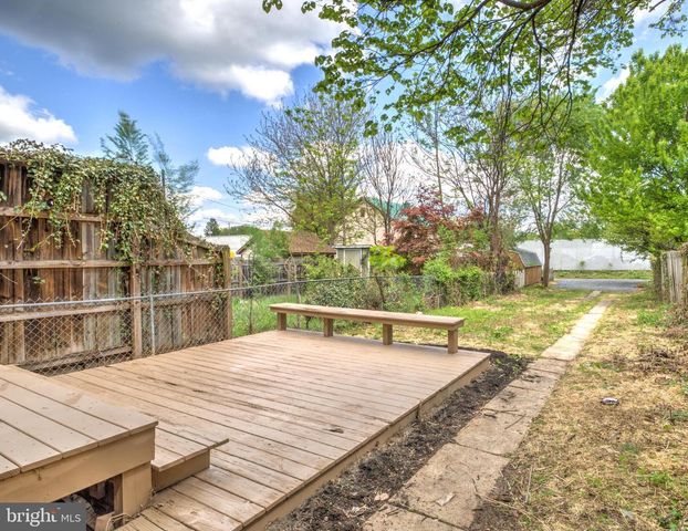 225 N COLLEGE ST, Carlisle, PA 17013