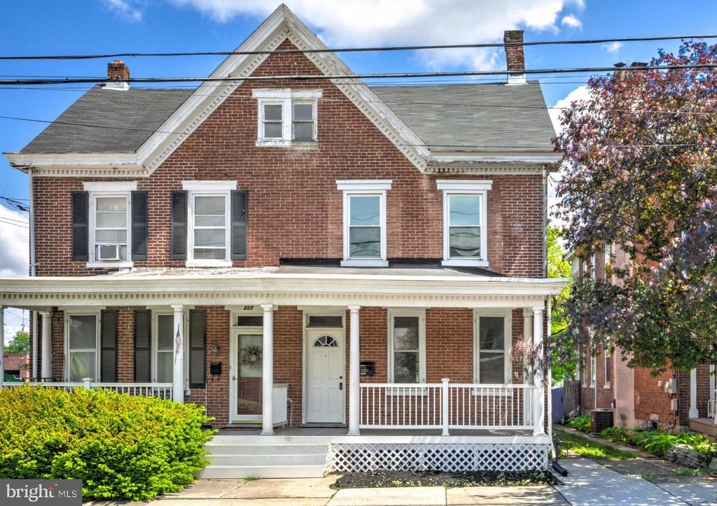 225 N COLLEGE ST, Carlisle, PA 17013