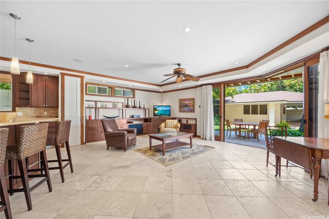 950 Kealaolu Avenue, Honolulu, HI 96816