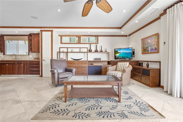 950 Kealaolu Avenue, Honolulu, HI 96816