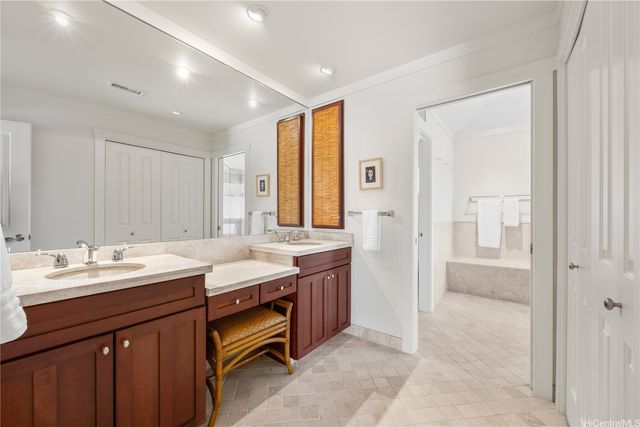 950 Kealaolu Avenue, Honolulu, HI 96816