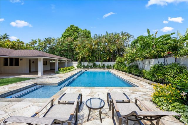 950 Kealaolu Avenue, Honolulu, HI 96816