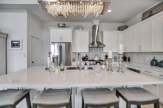 25 Cmdr Runco Lane, Taylor Lake Village, TX 77586