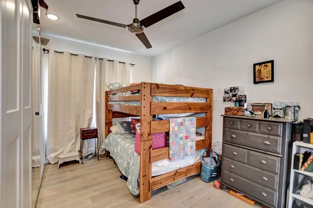 25 Cmdr Runco Lane, Taylor Lake Village, TX 77586