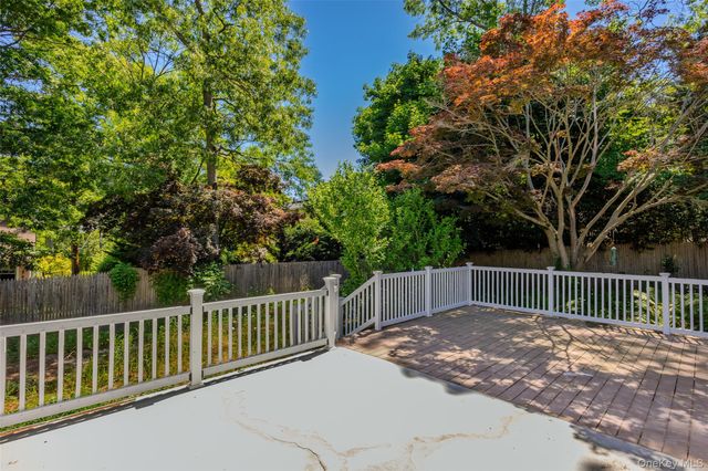 9 Phoenix Road, Rocky Point, NY 11778