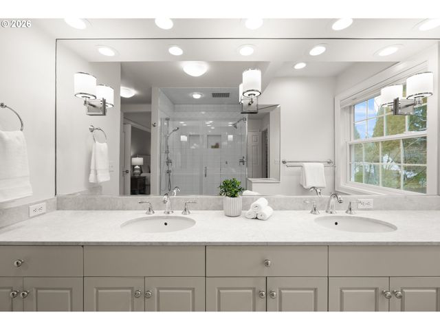 1190 BAYBERRY Rd, Lake Oswego, OR 97034