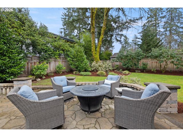 1190 BAYBERRY Rd, Lake Oswego, OR 97034
