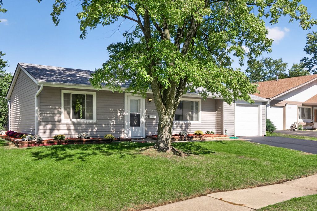 1622 W Celebrity Circle, Hanover Park, IL 60133 — photo 2