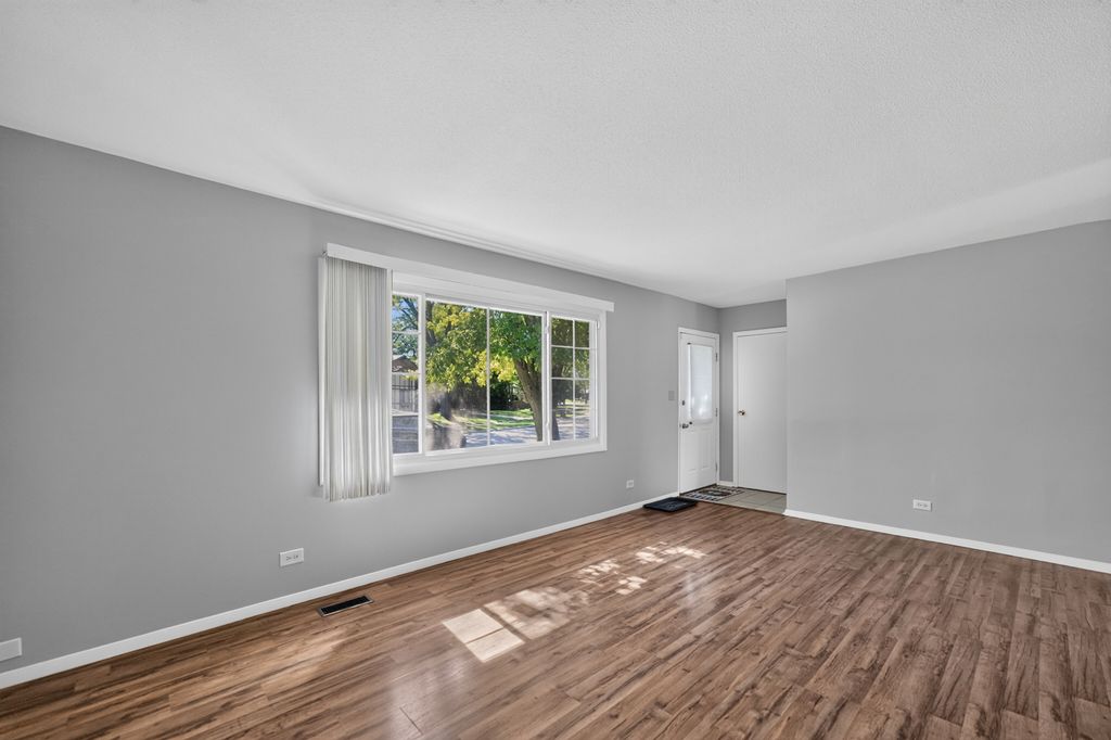 1622 W Celebrity Circle, Hanover Park, IL 60133 — photo 5