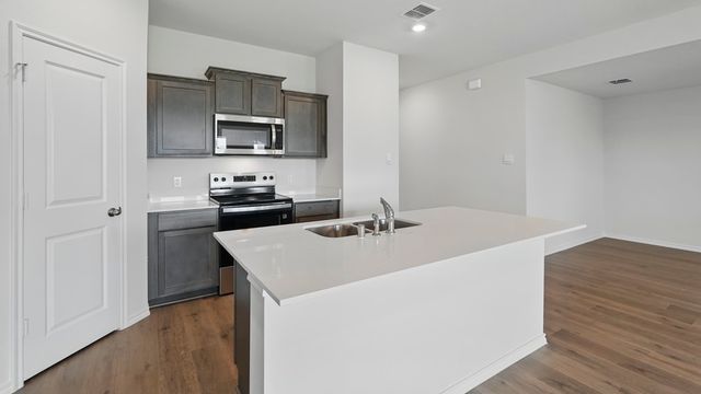 1822 Nestling Street, Crandall, TX 75114