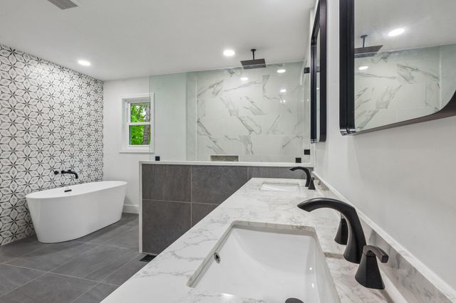 38 WOODSTONE DR, Voorhees, NJ 08043