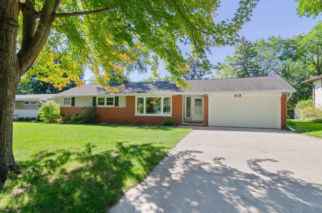 919 MORRIS AVENUE, Green Bay, WI 54304
