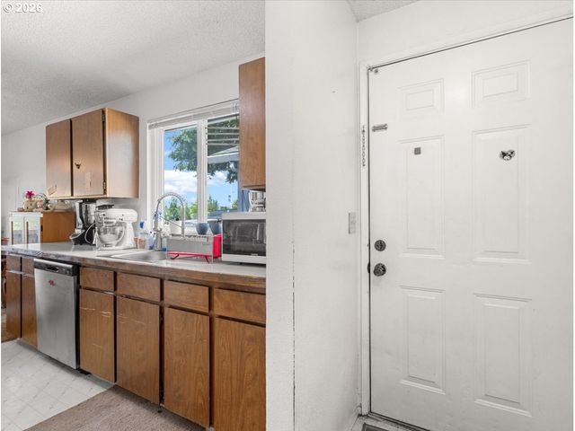 1611 Se BLAIRMONT Dr, Vancouver, WA 98683