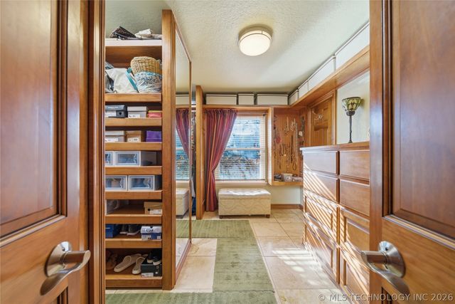 9905 S Maplewood Avenue, Tulsa, OK 74137