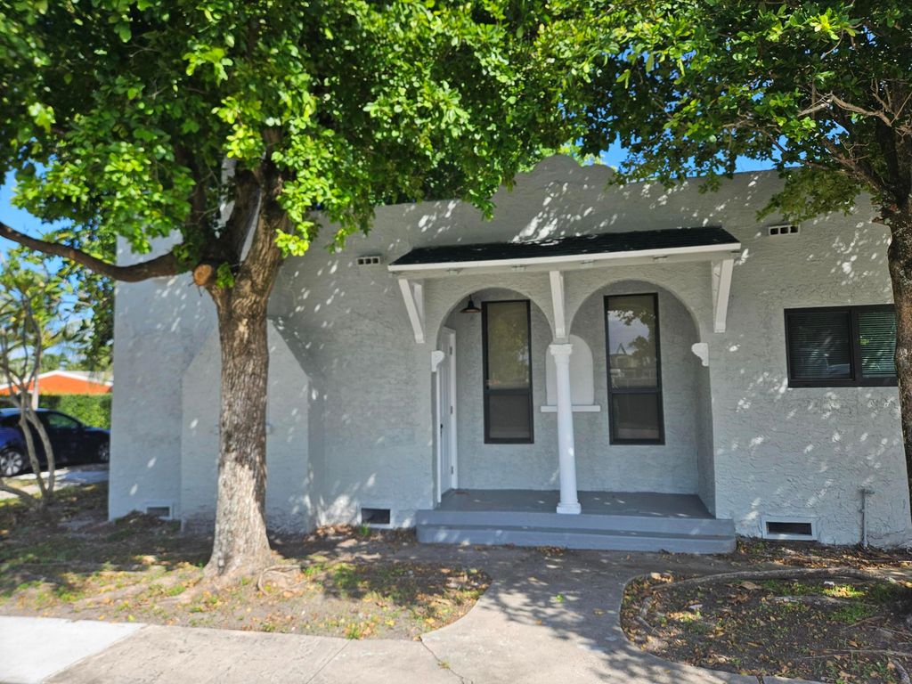 424 Putnam Road, West Palm Beach, FL 33405