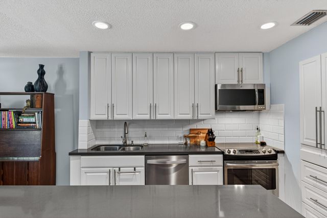 200 NE 17th Court Unit 801, Fort Lauderdale, FL 33305