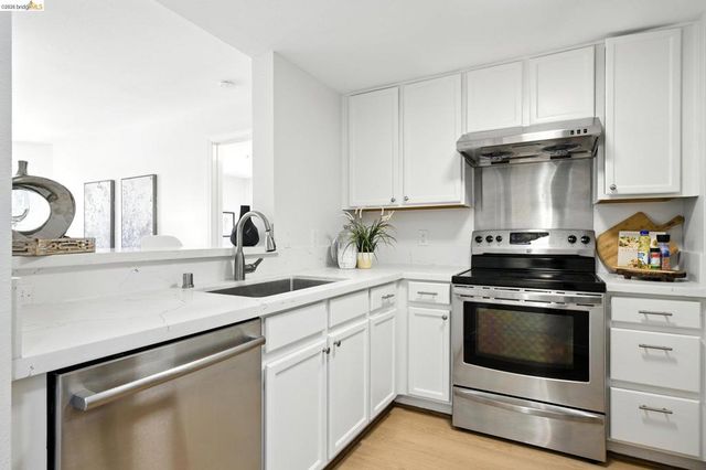 555 10th Street 201, Oakland, CA 94607