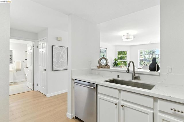 555 10th Street 201, Oakland, CA 94607