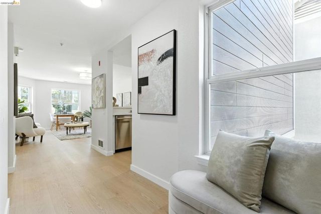 555 10th Street 201, Oakland, CA 94607