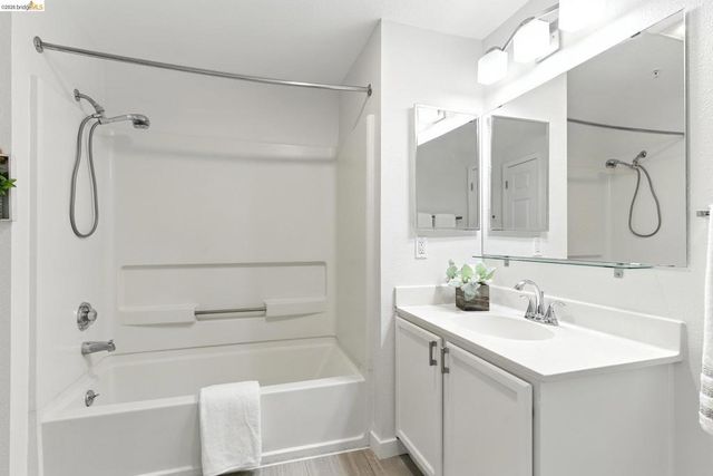 555 10th Street 201, Oakland, CA 94607