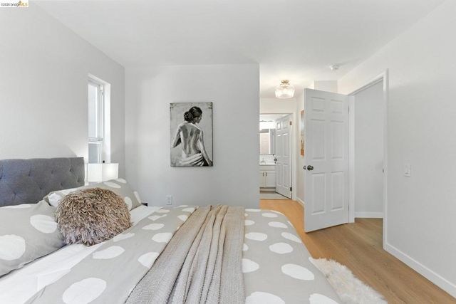 555 10th Street 201, Oakland, CA 94607