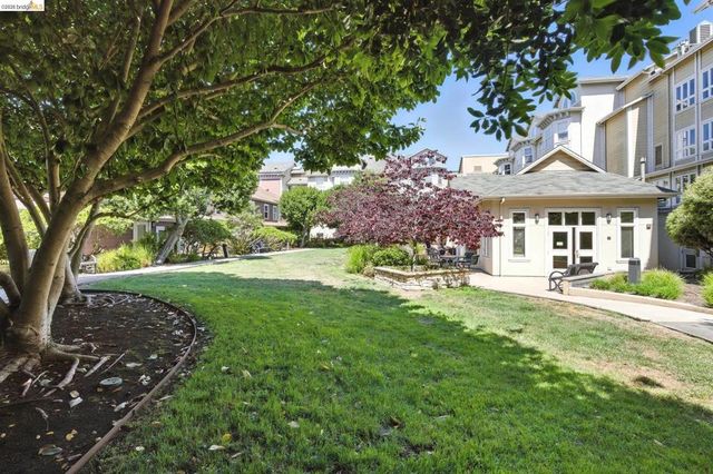 555 10th Street 201, Oakland, CA 94607