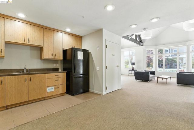 555 10th Street 201, Oakland, CA 94607